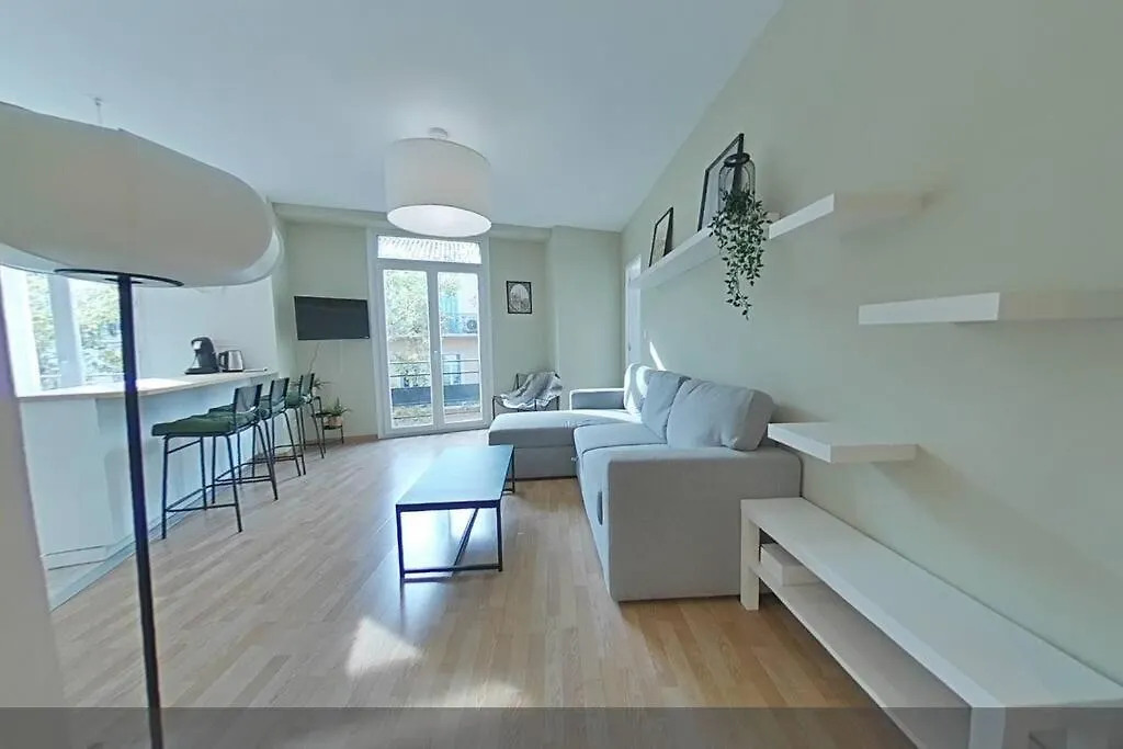 3 Bedrooms-Very Bright And Spacious Appt- Wifi Tolone
